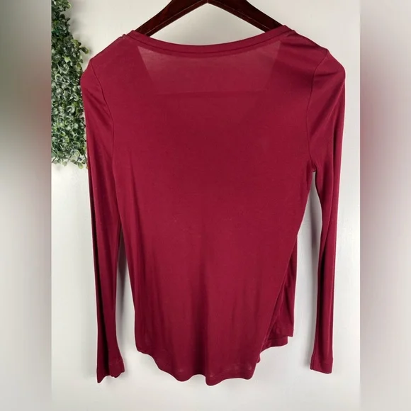 Loft | Long sleeve tee v neck - Picture 8 of 9